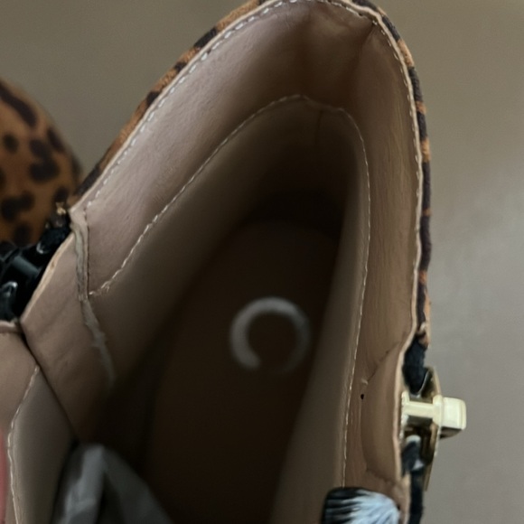 Journee Sarah Collection Black Animal Print Two Tone Ankle Boots NWOT - Picture 12 of 13